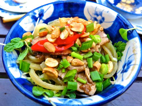 Quang-noodle-mi-quang-in-hoi-an